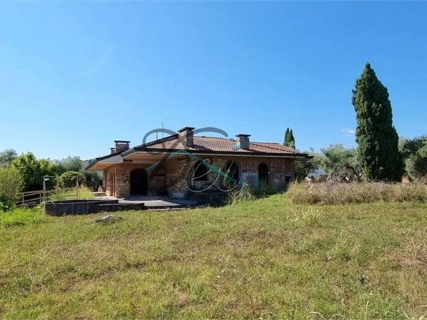 casa indipendente in vendita a Capannori in zona Lunata