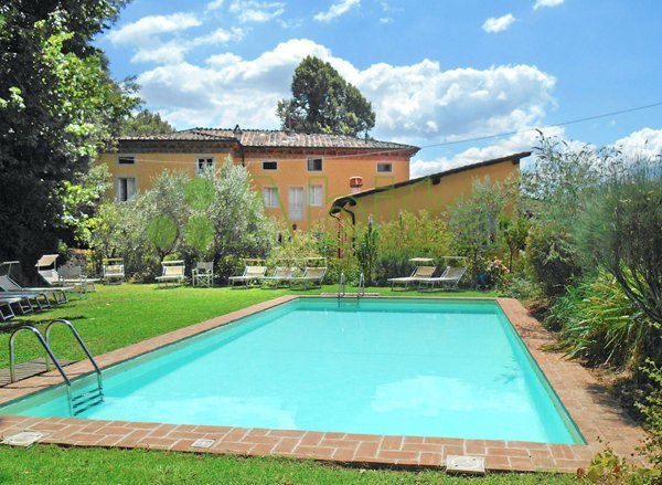 casa indipendente in vendita a Capannori in zona Segromigno in Monte