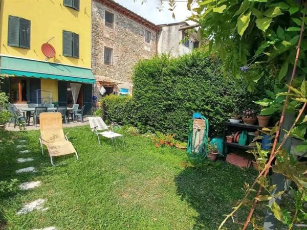 casa indipendente in vendita a Capannori in zona Marlia
