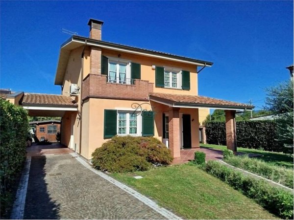 casa indipendente in vendita a Capannori in zona Lammari