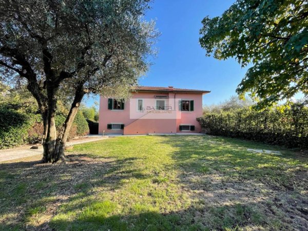 casa indipendente in vendita a Capannori in zona Marlia