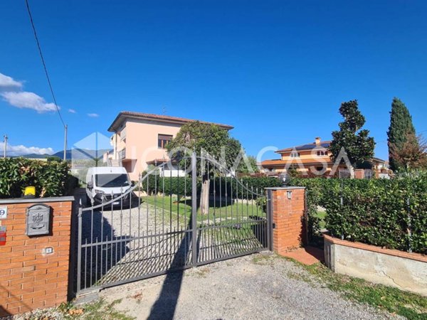 casa indipendente in vendita a Capannori in zona Lunata