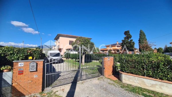 casa indipendente in vendita a Capannori in zona Lunata