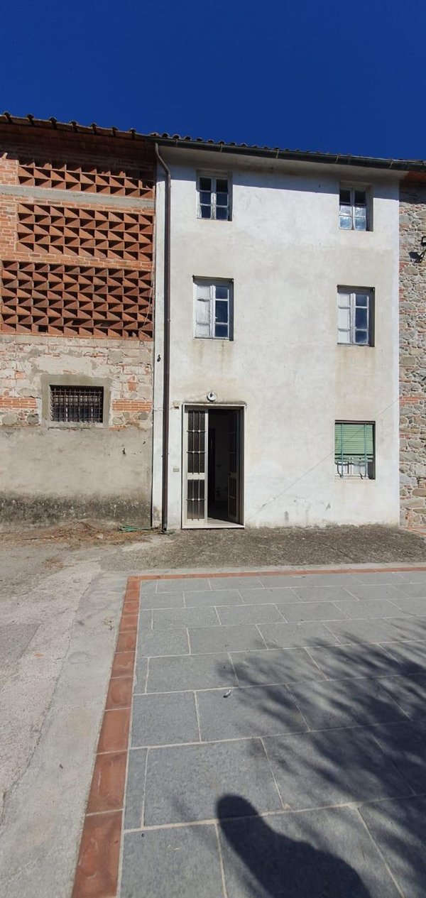 casa indipendente in vendita a Capannori in zona Segromigno in Monte
