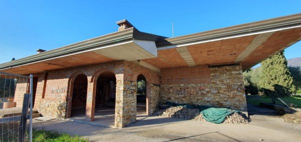 casa indipendente in vendita a Capannori in zona Segromigno in Monte