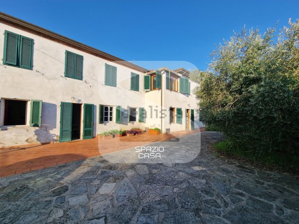 casa indipendente in vendita a Capannori in zona Marlia