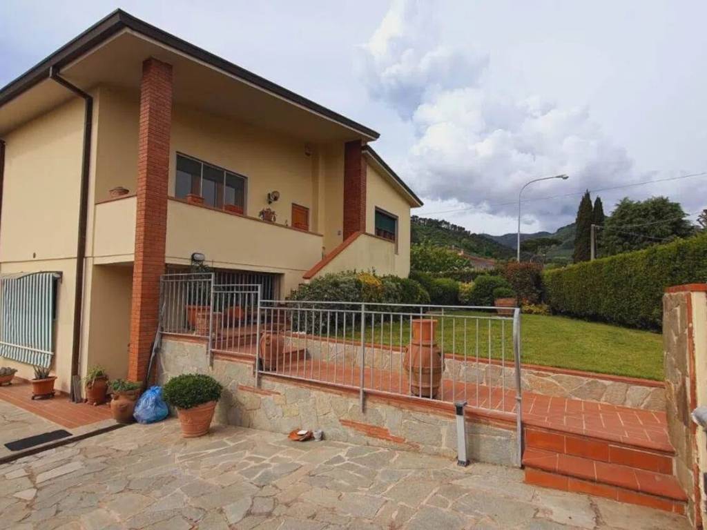 casa indipendente in vendita a Capannori in zona Castelvecchio di Compito