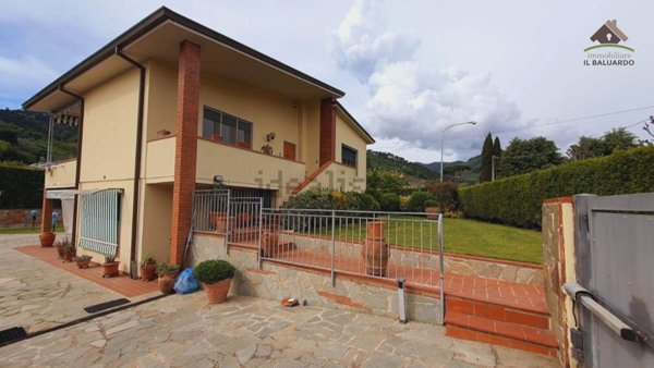 casa indipendente in vendita a Capannori in zona Castelvecchio di Compito