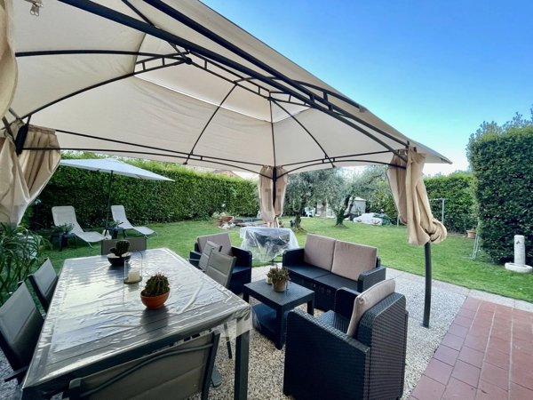 casa indipendente in vendita a Capannori in zona Lammari