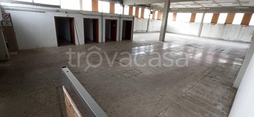 locale commerciale in vendita a Capannori in zona Guamo