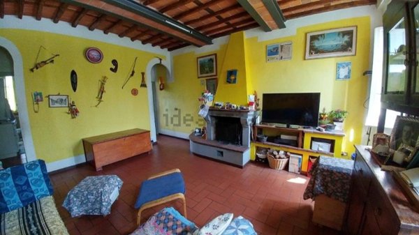 casa indipendente in vendita a Capannori in zona Marlia