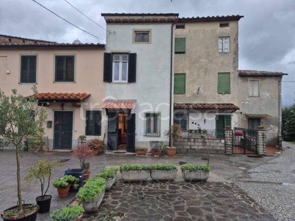 casa indipendente in vendita a Capannori in zona Lammari