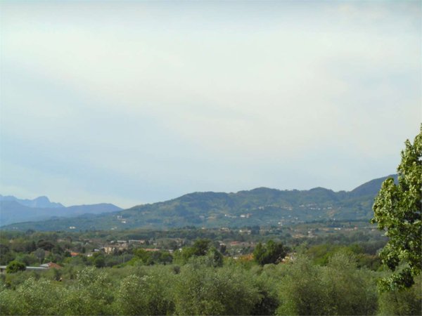 ufficio in vendita a Capannori in zona Lunata