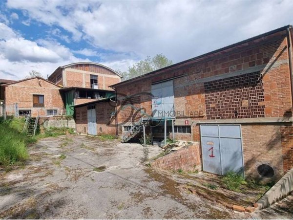 locale di sgombero in vendita a Capannori in zona Segromigno in Monte