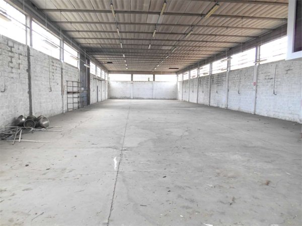 ufficio in vendita a Capannori in zona Lunata