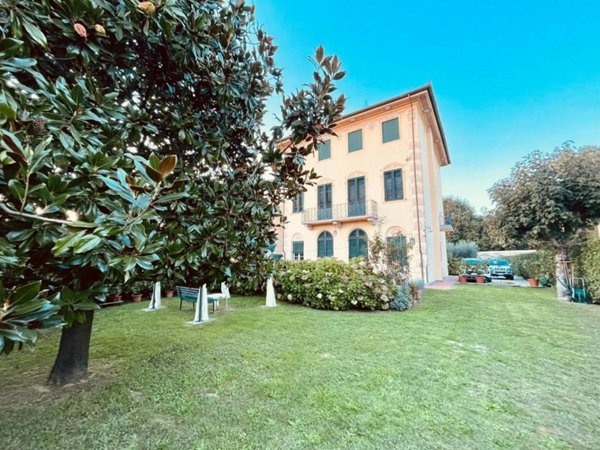 casa indipendente in vendita a Capannori in zona Marlia