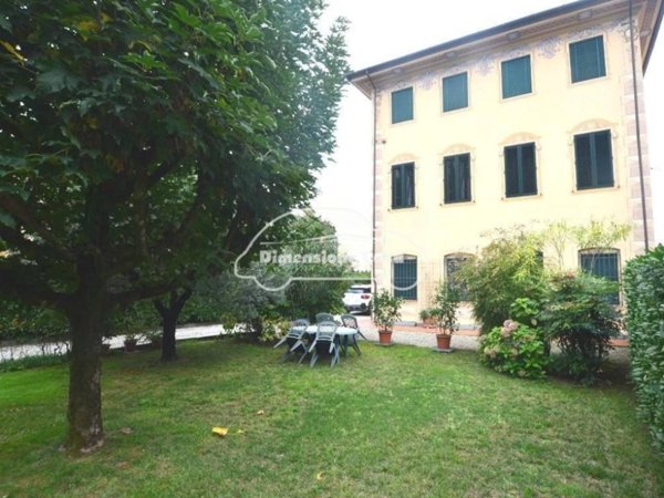 casa indipendente in vendita a Capannori in zona Marlia