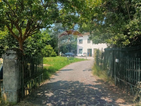 casale in vendita a Capannori in zona Lammari