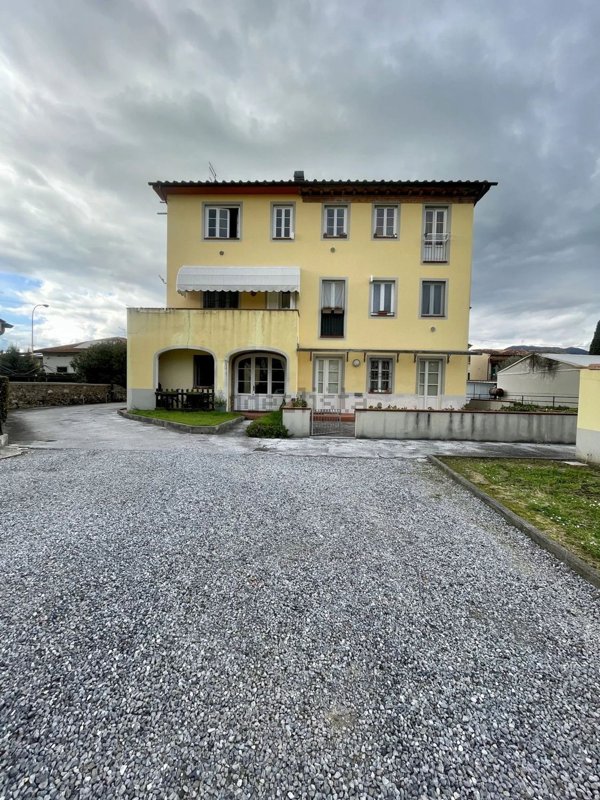 appartamento in vendita a Capannori in zona Lammari