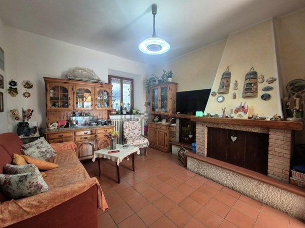 casa indipendente in vendita a Capannori in zona Segromigno in Monte
