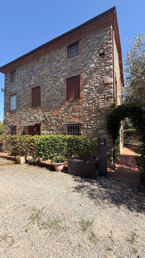 casa indipendente in vendita a Capannori in zona Castelvecchio di Compito