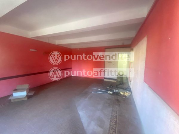 negozio in vendita a Capannori in zona Marlia