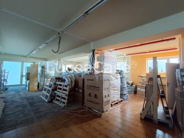locale commerciale in vendita a Capannori in zona Guamo