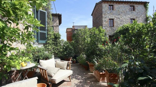 casa indipendente in vendita a Capannori in zona Castelvecchio di Compito