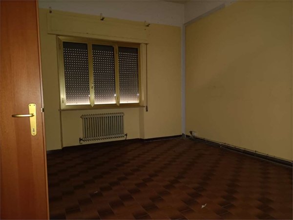 ufficio in vendita a Capannori in zona Marlia