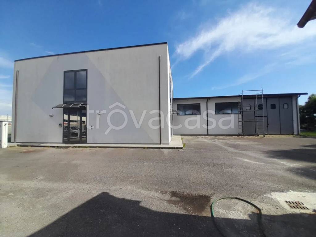 locale commerciale in vendita a Capannori in zona Marlia