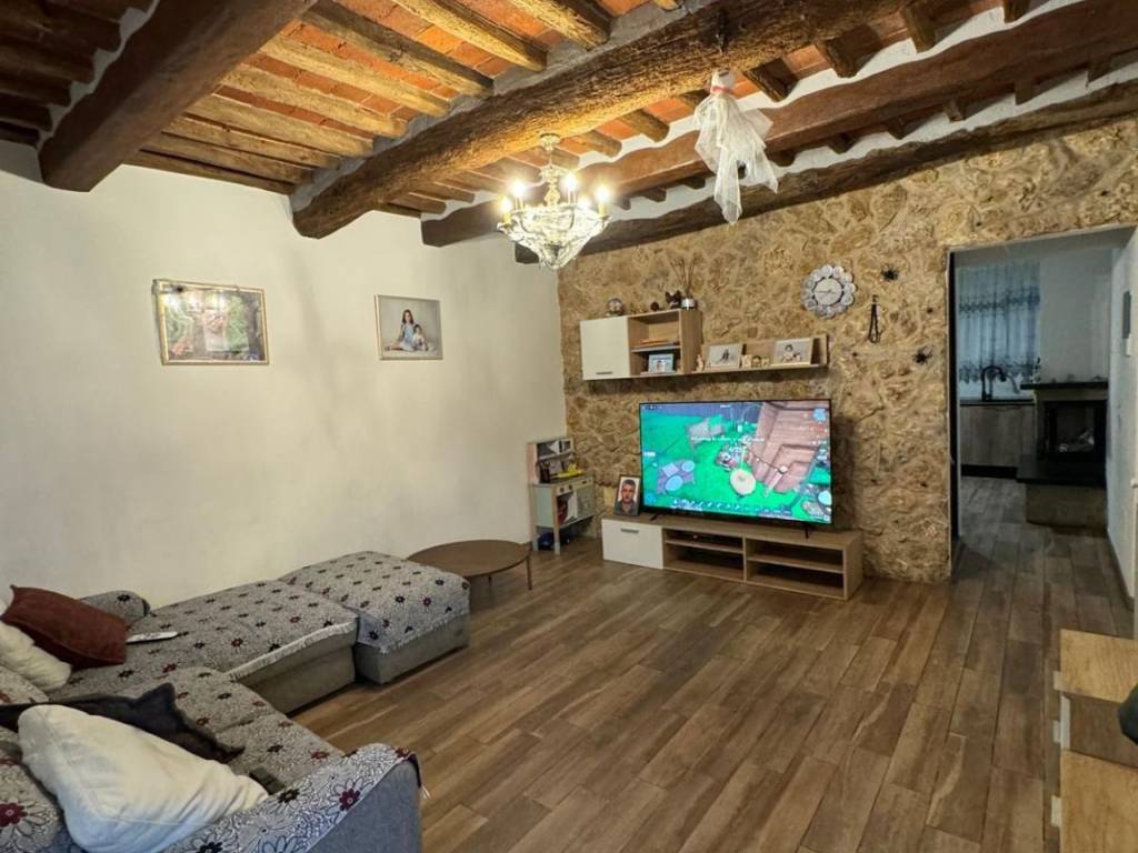 casa indipendente in vendita a Capannori in zona Marlia