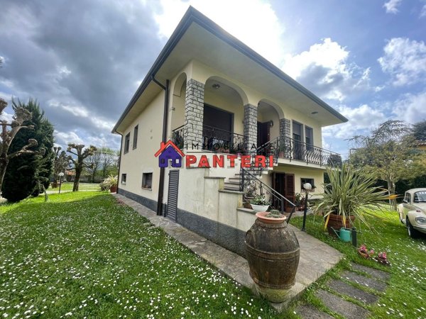 casa indipendente in vendita a Capannori