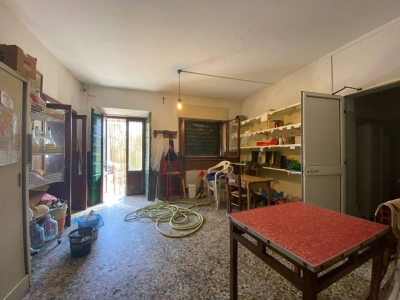 negozio in vendita a Capannori in zona Lammari