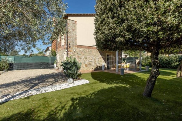 casa indipendente in vendita a Capannori in zona Lammari