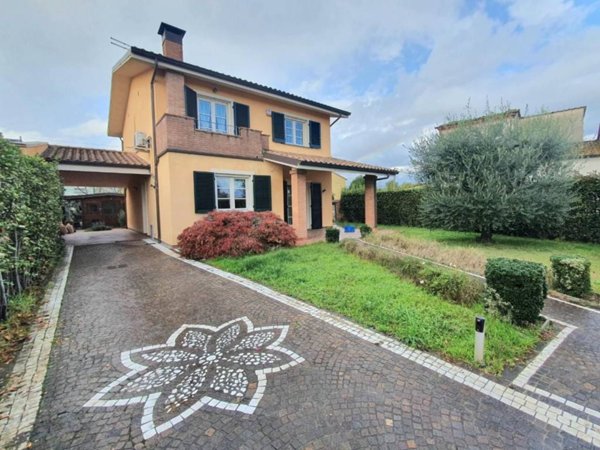 casa indipendente in vendita a Capannori in zona Lammari