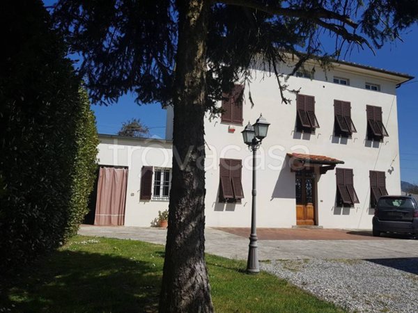 casa indipendente in vendita a Capannori in zona Lunata