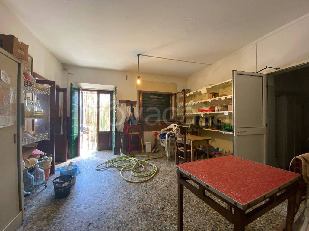 negozio in vendita a Capannori in zona Lammari