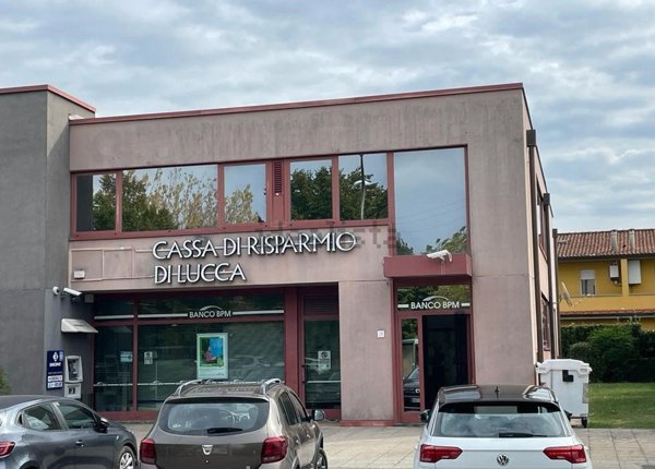 ufficio in vendita a Capannori in zona Marlia