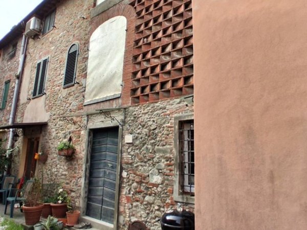 casa indipendente in vendita a Capannori in zona Marlia