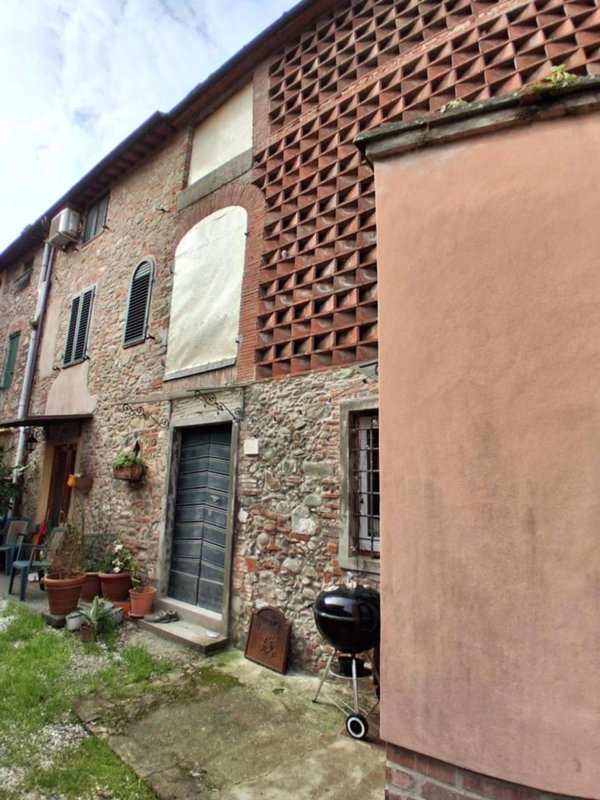 casa indipendente in vendita a Capannori in zona Marlia