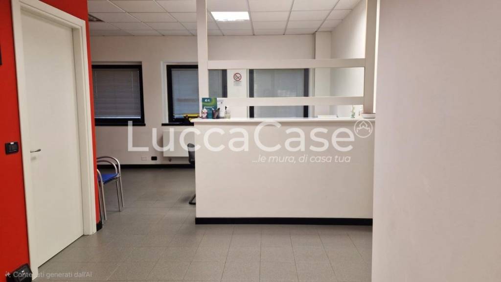 ufficio in vendita a Capannori in zona Lammari