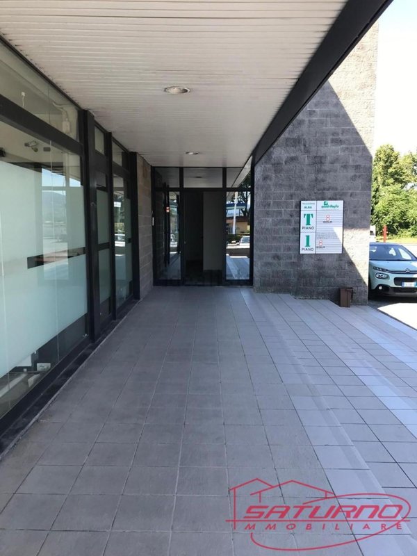 ufficio in vendita a Capannori in zona Lunata