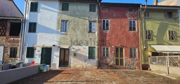 casa indipendente in vendita a Capannori in zona Lunata