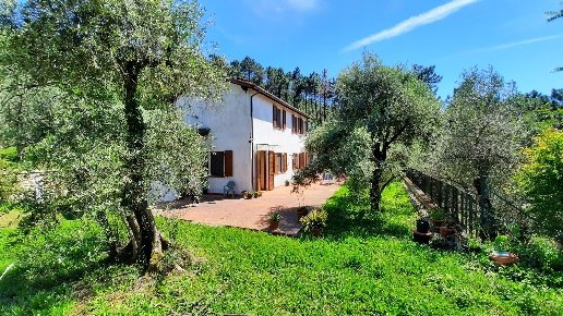 casale in vendita a Capannori in zona Guamo