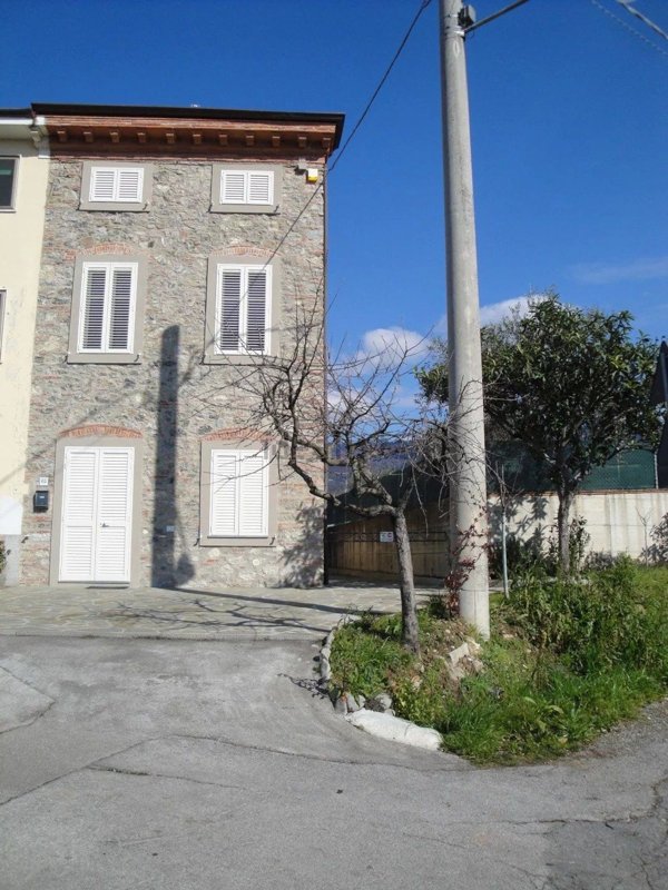 pentavano in vendita a Capannori in zona Marlia