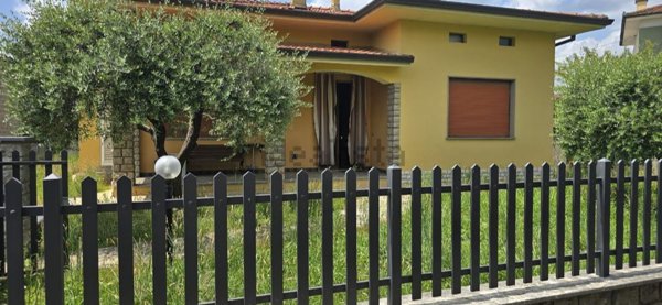casa indipendente in vendita a Capannori in zona Marlia
