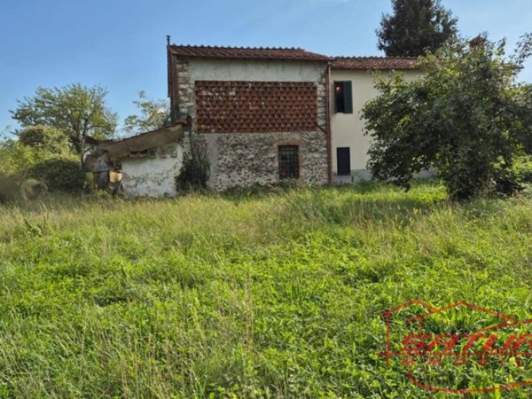 casa indipendente in vendita a Capannori in zona Marlia