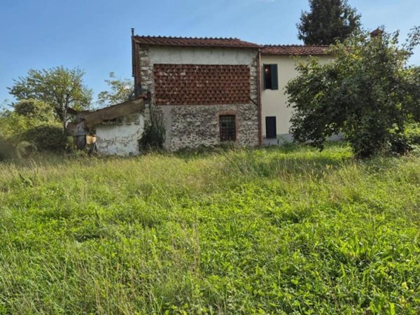 casa indipendente in vendita a Capannori in zona Marlia