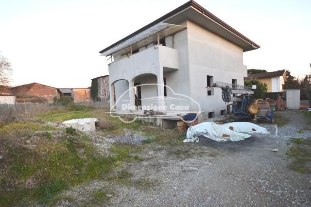 casa indipendente in vendita a Capannori in zona Marlia