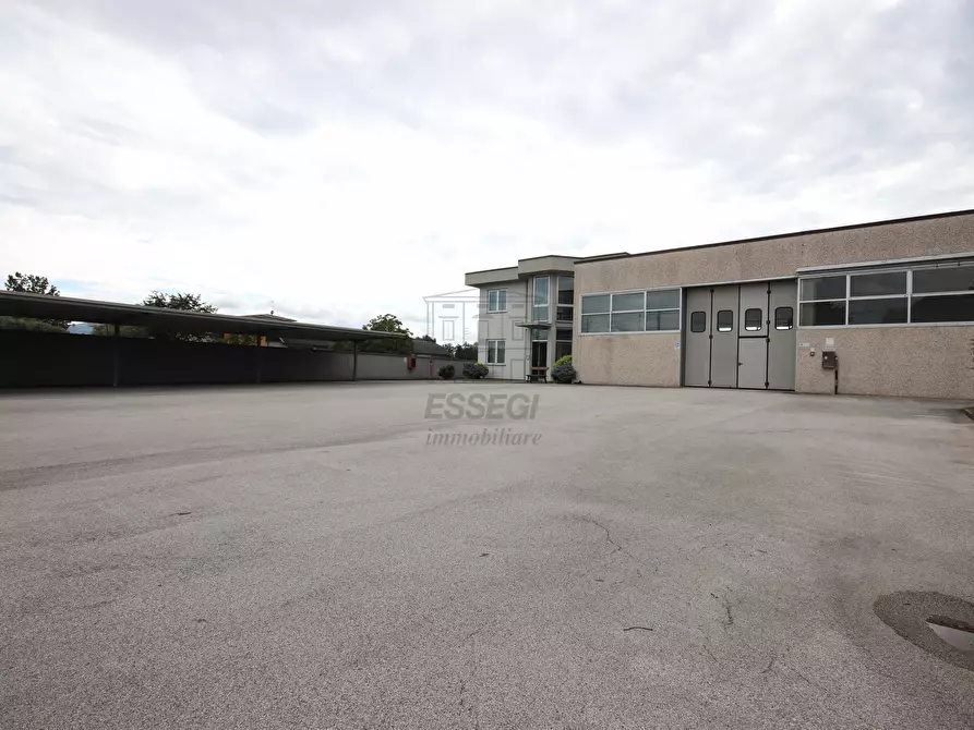 locale di sgombero in vendita a Capannori in zona Lunata